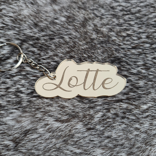 Naam sleutelhanger met lasergraving – handgeschreven stijl in zilver of goud acrylaat