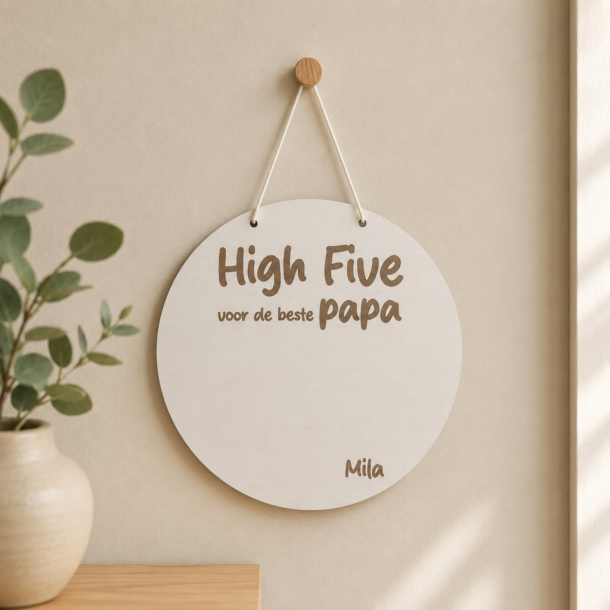 Blanco houten Vaderdag cadeau bord met de gegraveerde tekst High Five voor de beste papa