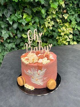 Houten taarttopper 'Oh Baby' als gepersonaliseerde decoratie voor babyshower