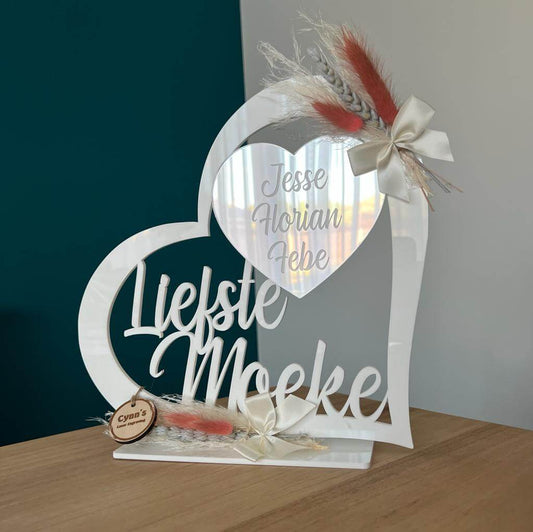 Liefste Moeke' hart staander in plexiglas met gravure – uniek moederdagcadeau met droogbloemen