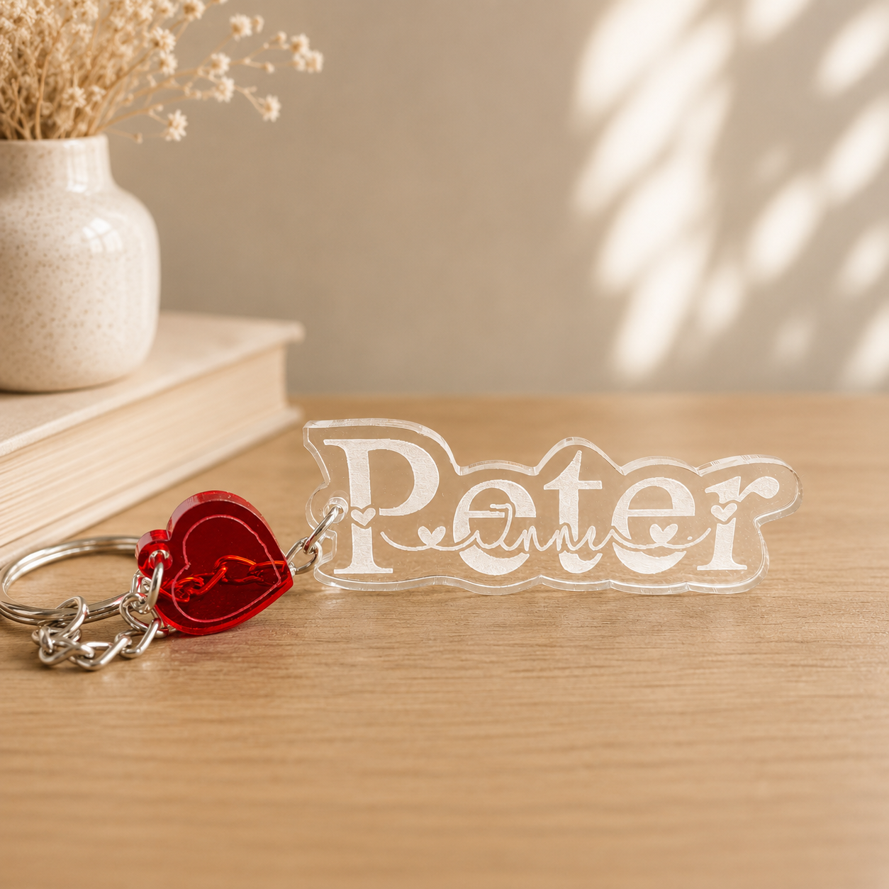 Gepersonaliseerde Peter sleutelhanger van plexiglas met de gegraveerde naam van zijn petekind met hartje