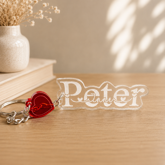 Gepersonaliseerde Peter sleutelhanger van plexiglas met de gegraveerde naam van zijn petekind met hartje