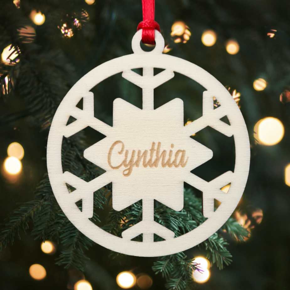 Gepersonaliseerde houten sneeuwvlok kersthanger met naam – kerstboomversiering