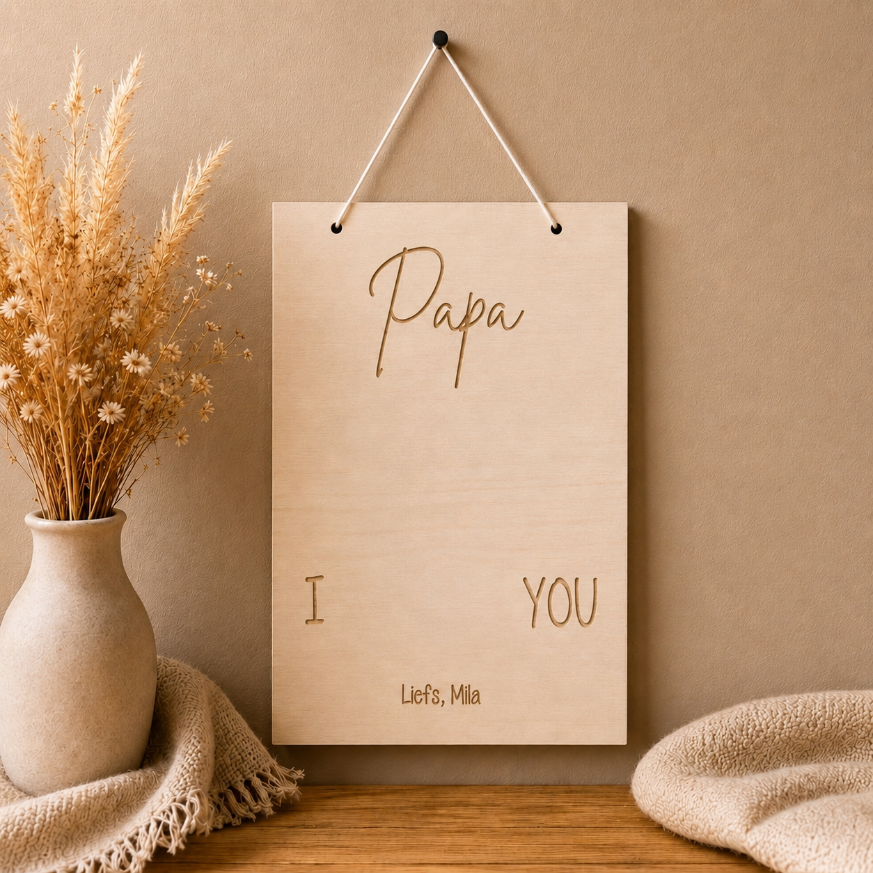 Voetafdrukbord cadeau voor papa – kinderen zetten thuis voetafdrukken op houten bord