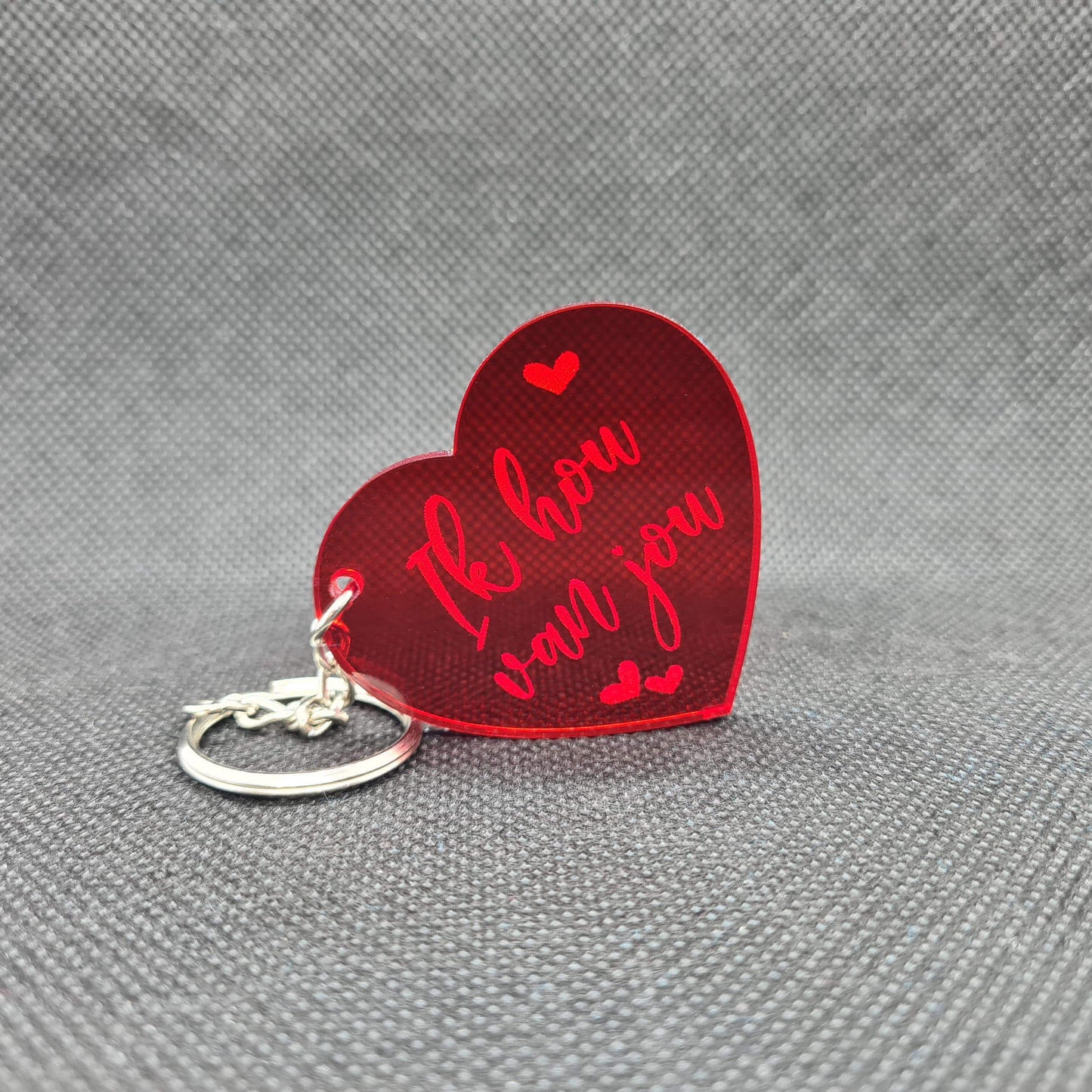 Sleutelhanger 'Ik hou van jou' in rood plexiglas – romantisch cadeau