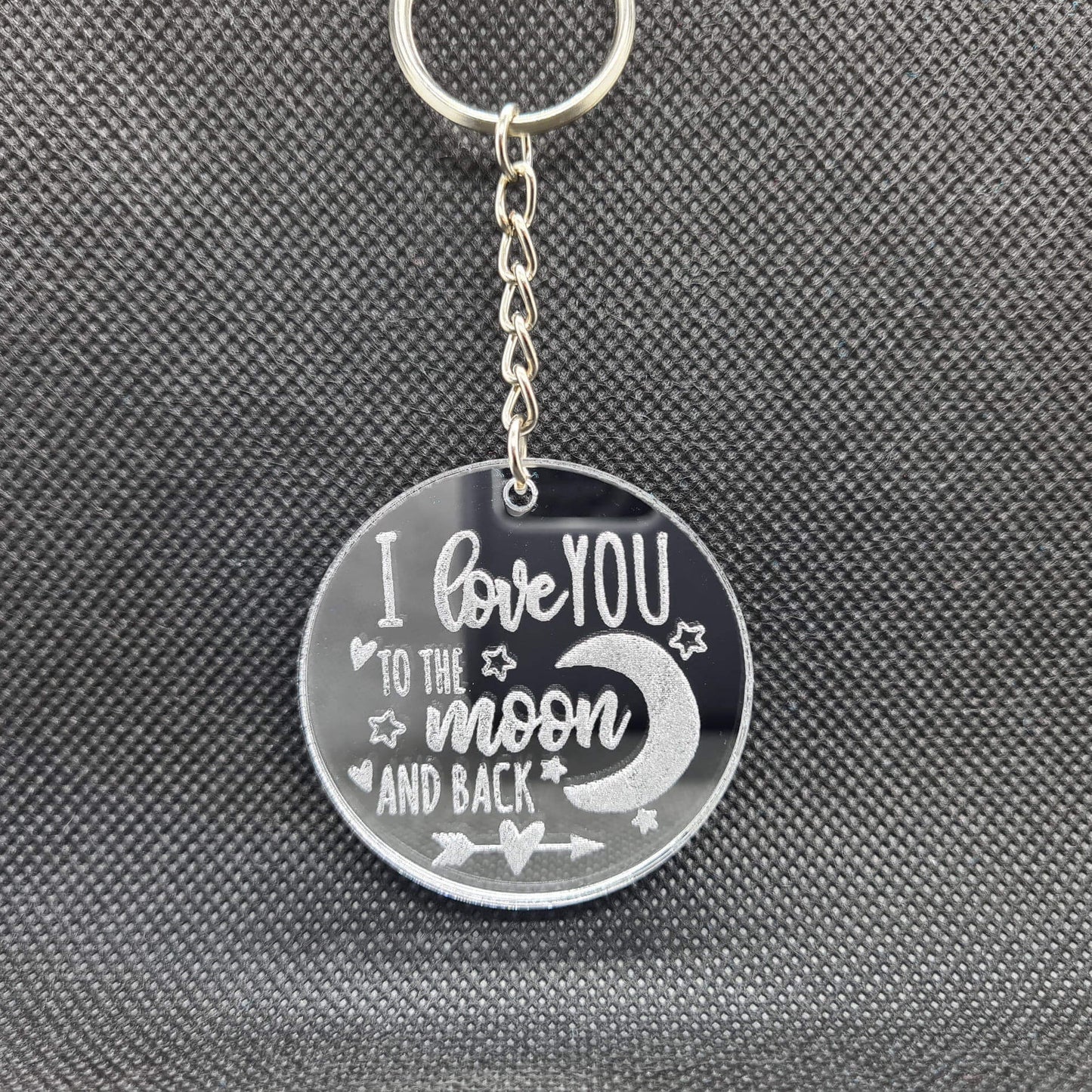 Sleutelhanger 'I love you to the moon and back' in zilver spiegelplexiglas
