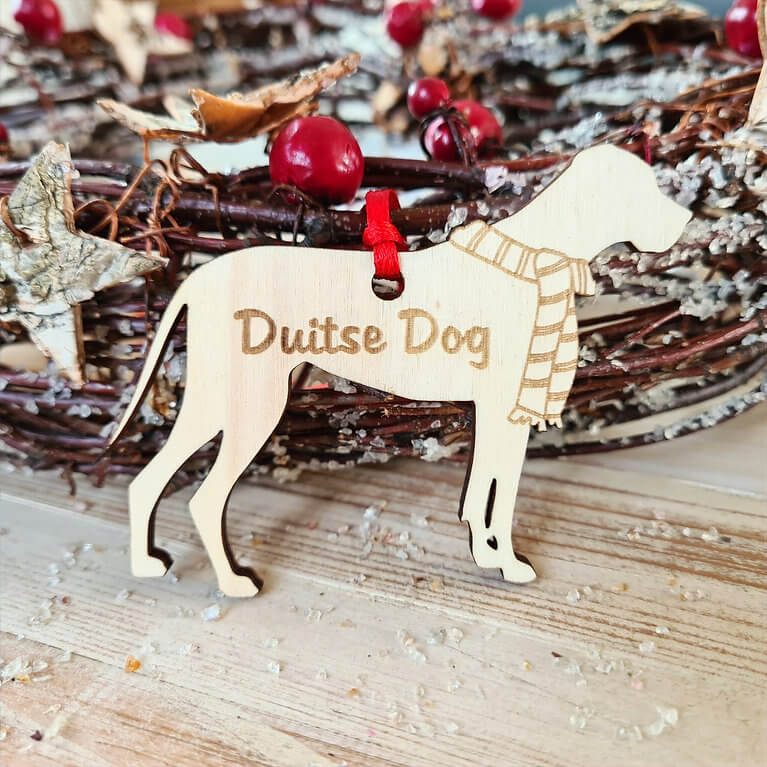 Gepersonaliseerde houten Duitse Dog kersthanger met naam