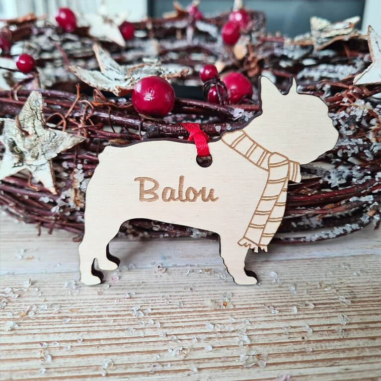 Houten Franse Bulldog kersthanger als gepersonaliseerd kerstcadeau
