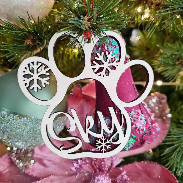 Houten hondenpoot kersthanger als gepersonaliseerd kerstcadeau