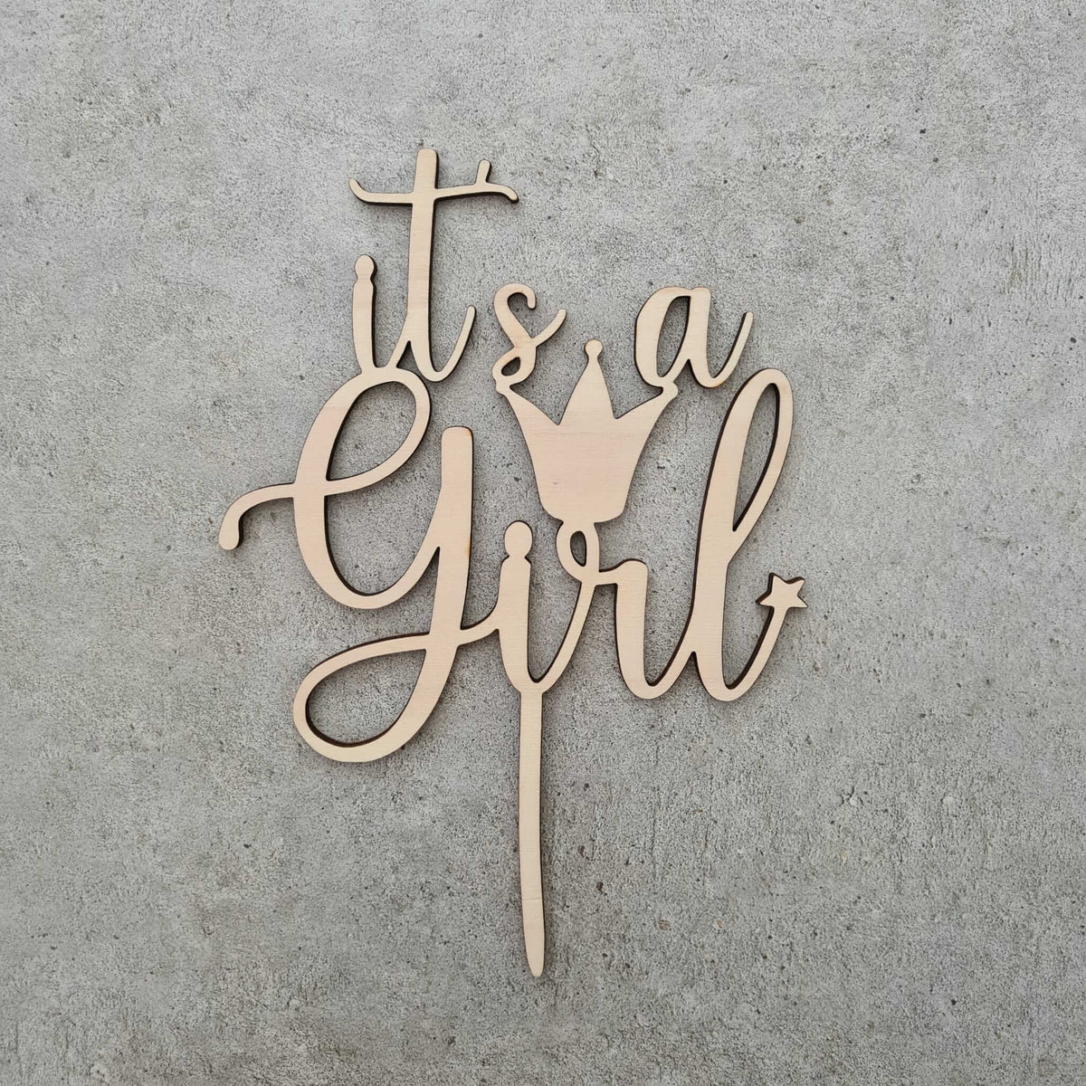Houten 'It's a Girl' taarttopper voor babyshower of gender reveal – 13,5x18cm