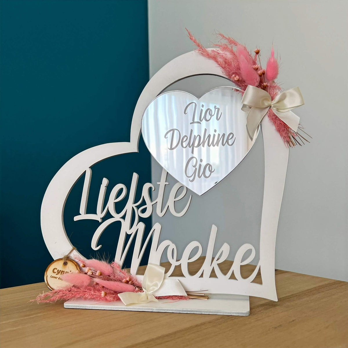Liefste Moeke' hart staander in plexiglas met gravure – uniek moederdagcadeau met droogbloemen